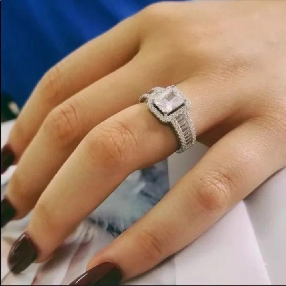 NEW 925 STERLING SILVER ENGAGEMENT RING, CUTE RING, SHINY RING. - Picture 2 of 3